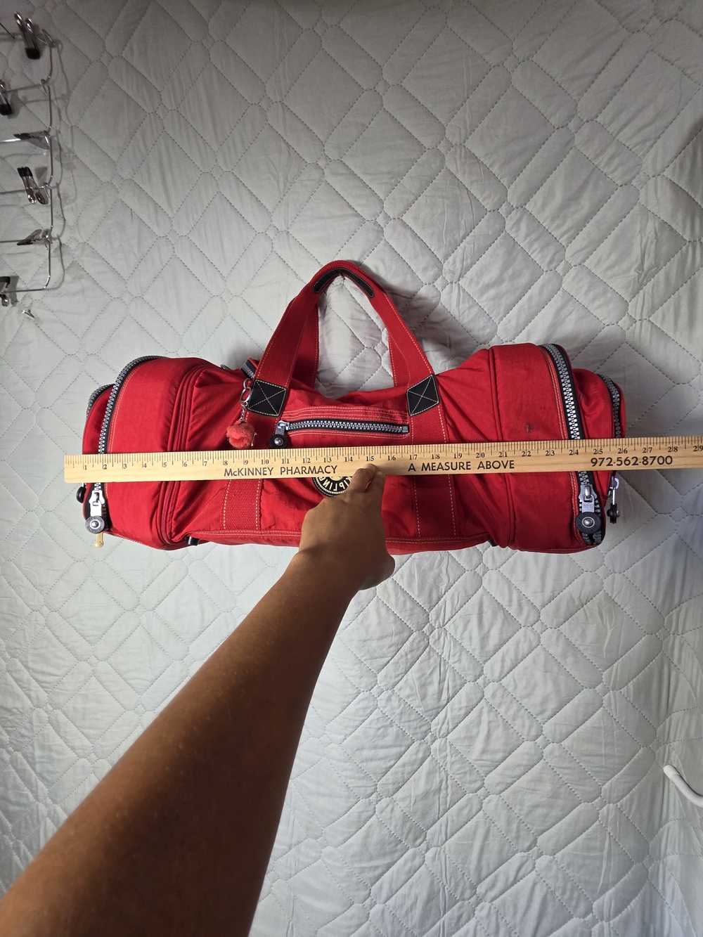 KIPLING VINTAGE LARGE RED CARRY ON DUFFLE & CROSSBODY BAG - Picture 4 of 14